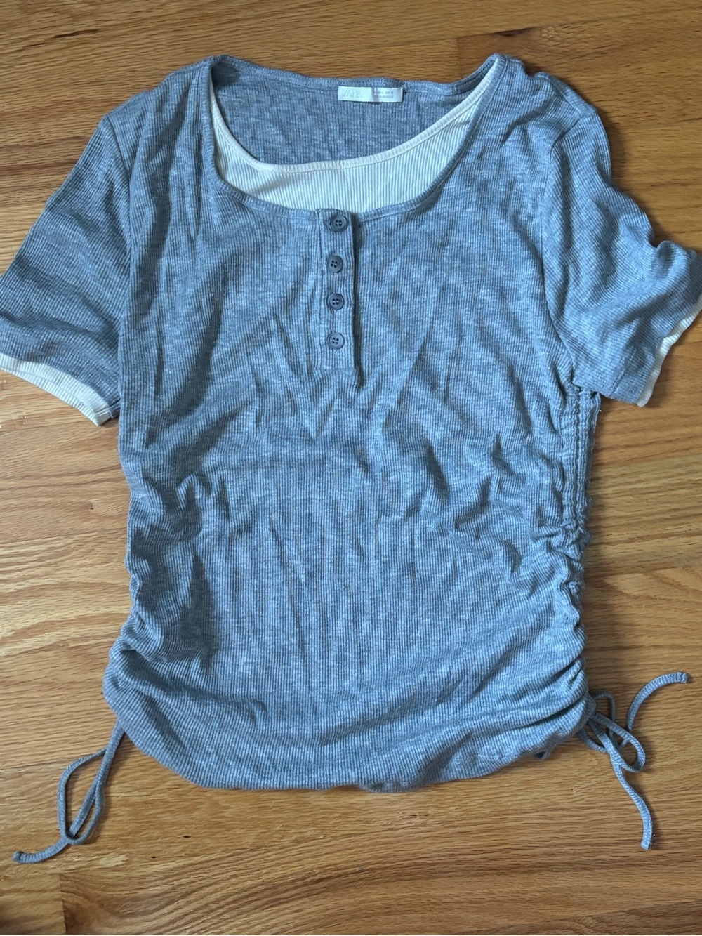 Zara Heather Gray Short Sleeve Ribbed Henley with Cream Trim